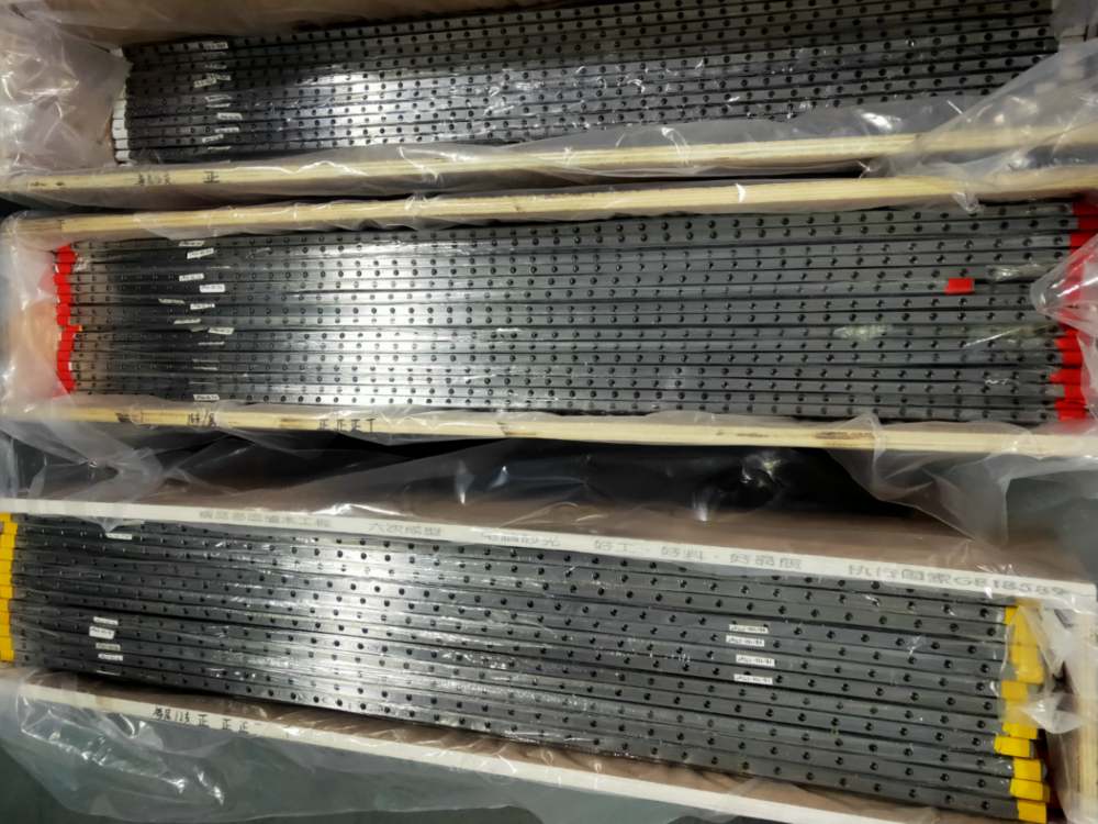 達(dá)沃鑫微型導(dǎo)軌存放區(qū)