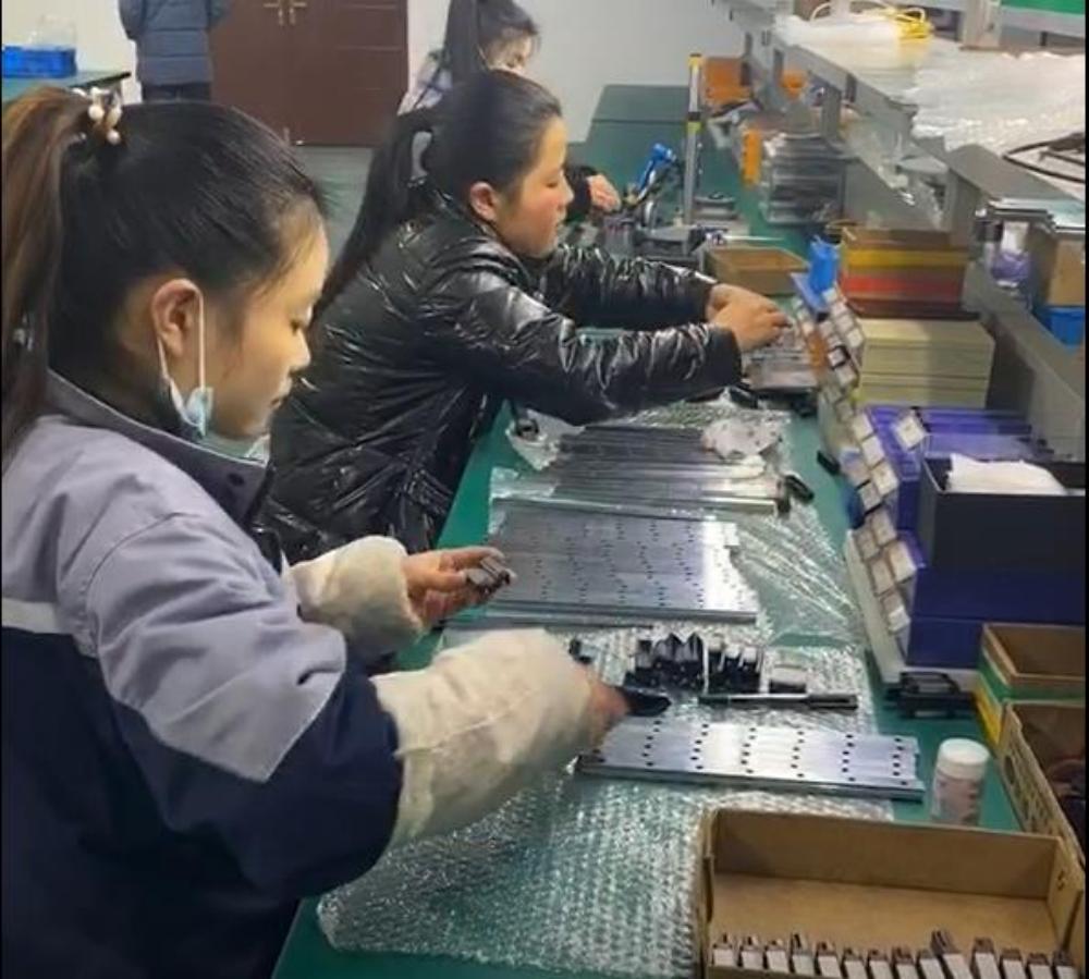 達(dá)沃鑫直線導(dǎo)軌滑塊組裝車間現(xiàn)場實景