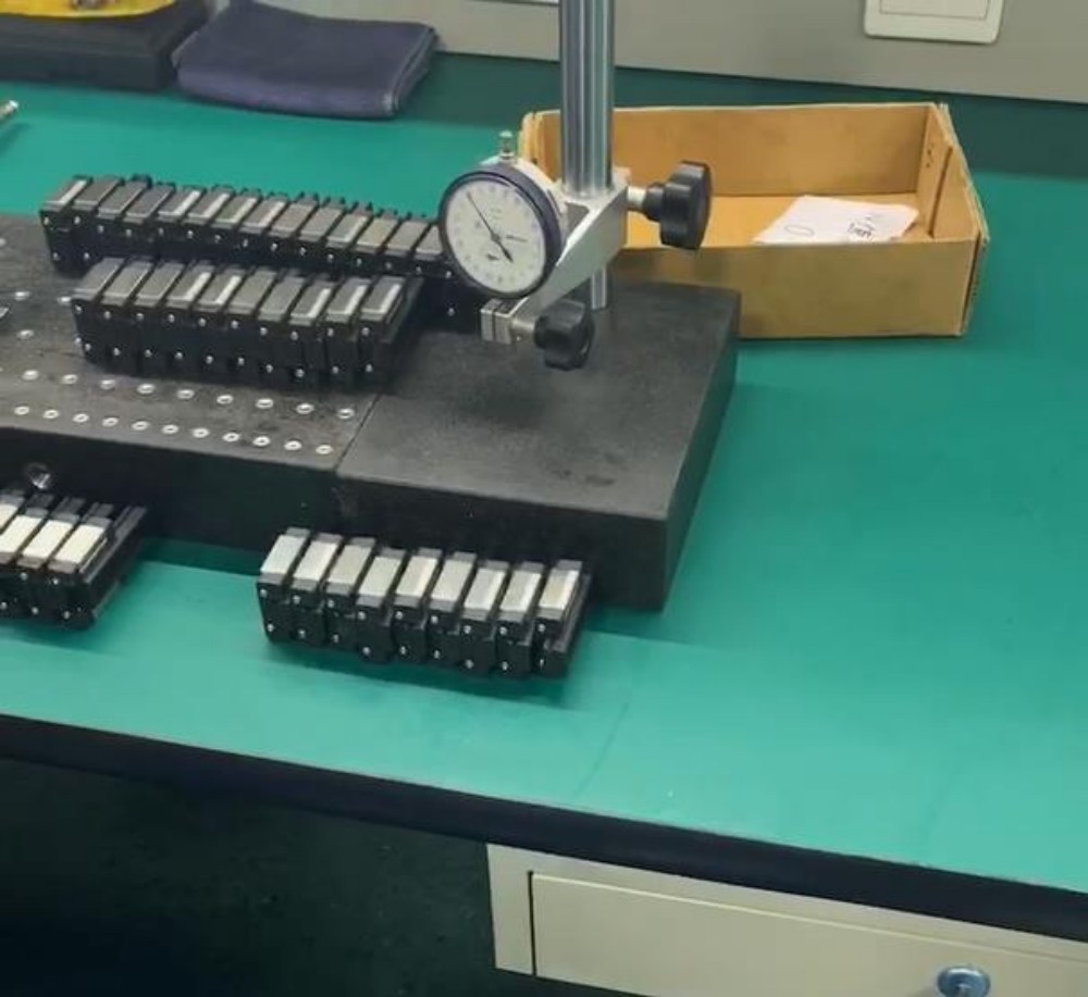 達沃鑫直線導軌滑塊質量檢驗區工作臺